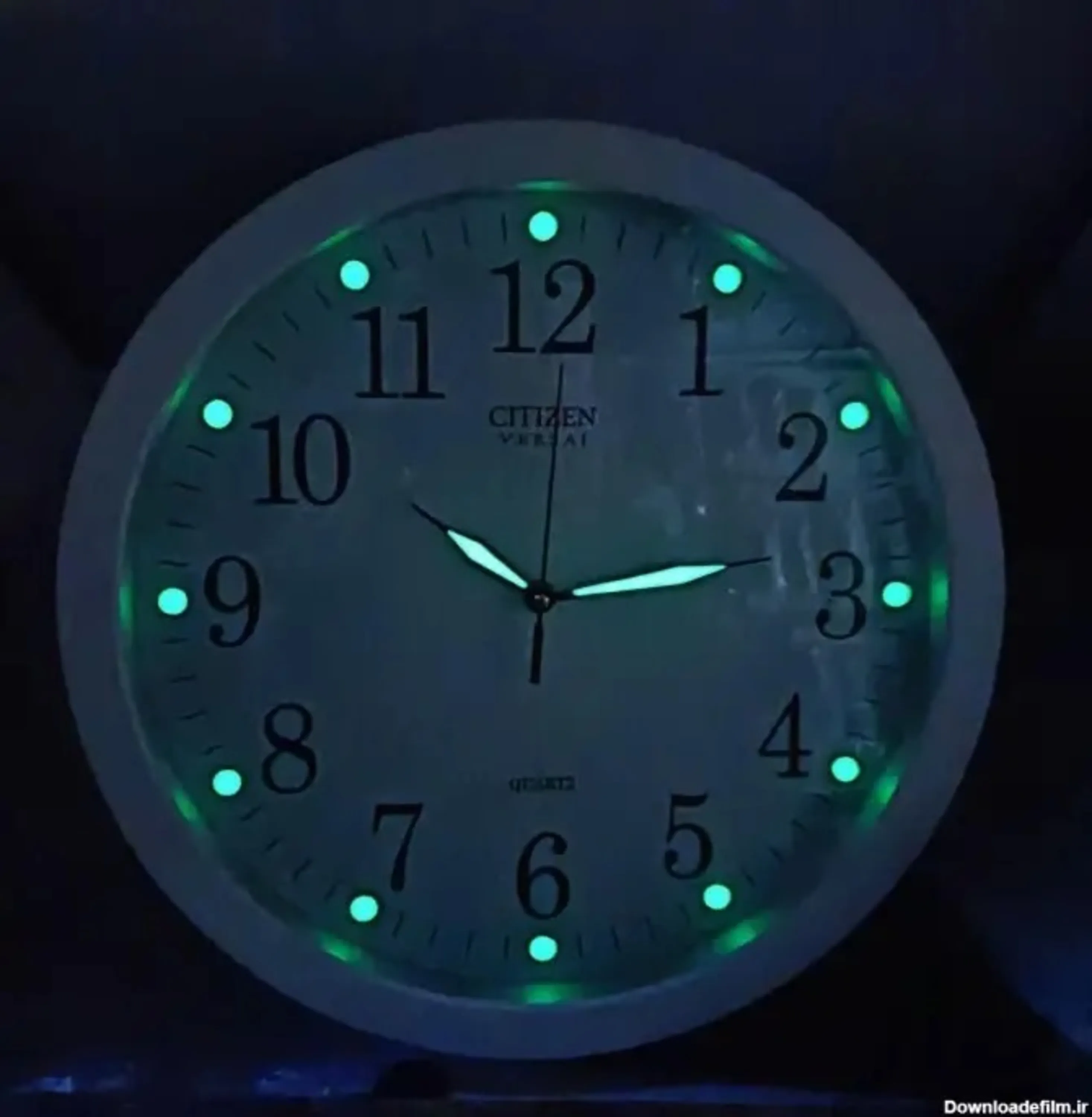 ساعت زیبای دیواری